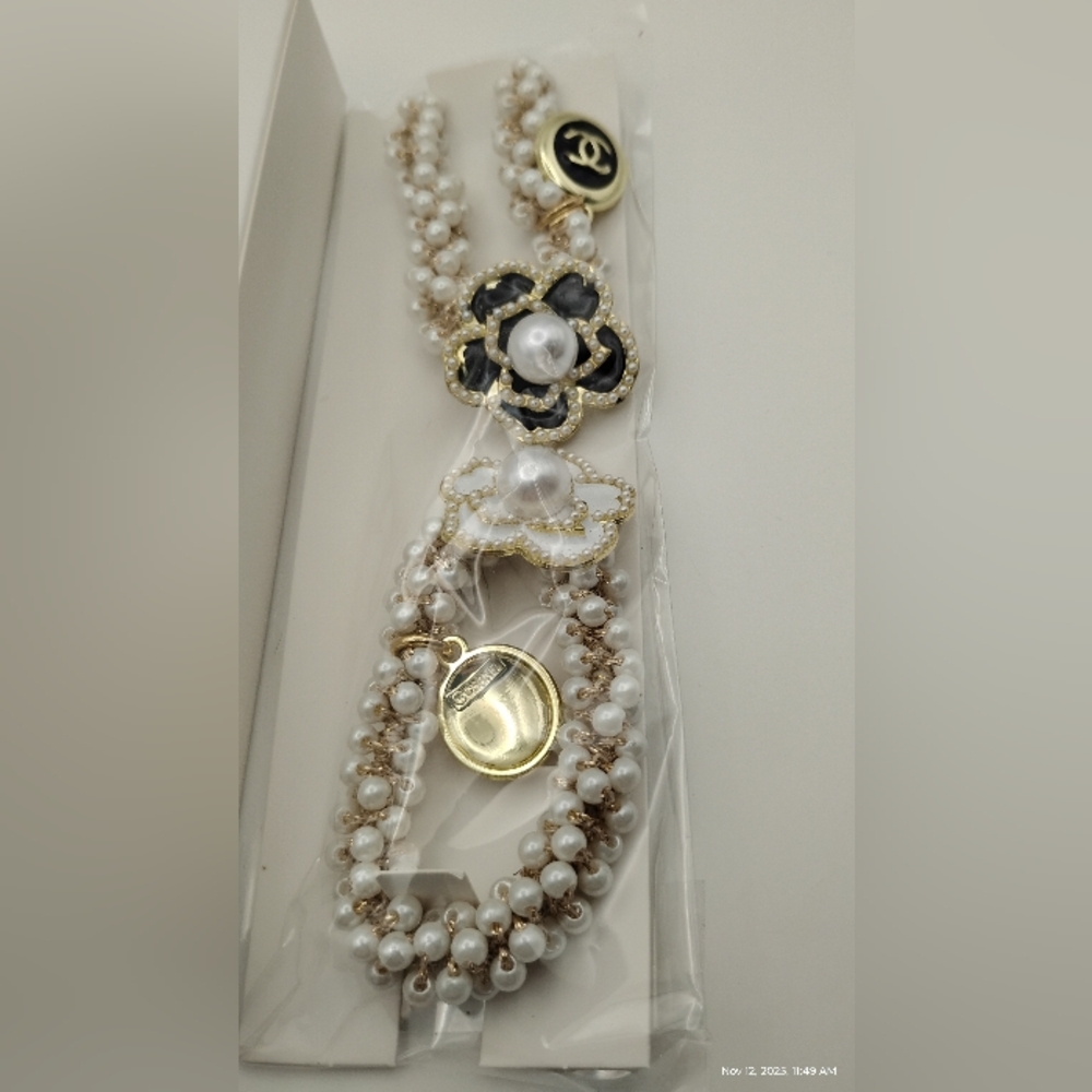 CHANEL Pearl&Gold Hair Bands Can Also Be Used As Bracelets Serial # On Them - Picture 2 of 4